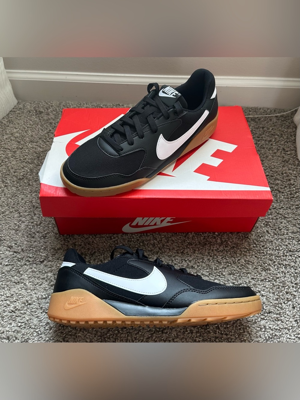 Nike Men’s Black White Gum-Trim Low-Top Sneakers